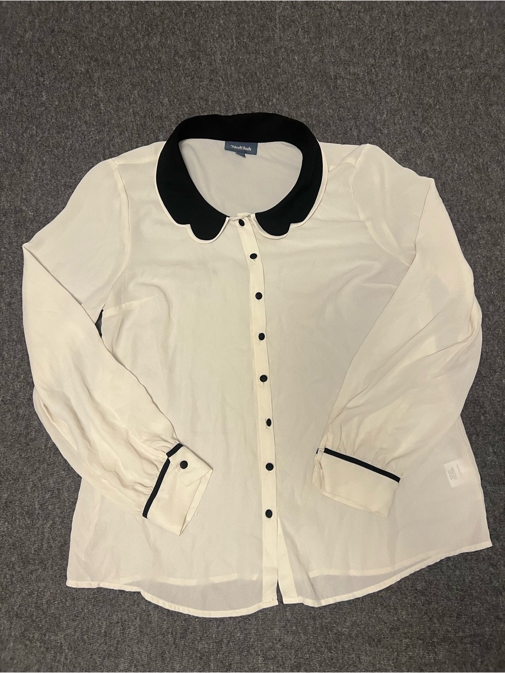 ModCloth Ivory Black Peter Pan Collar Blouse Button Front Women’s L